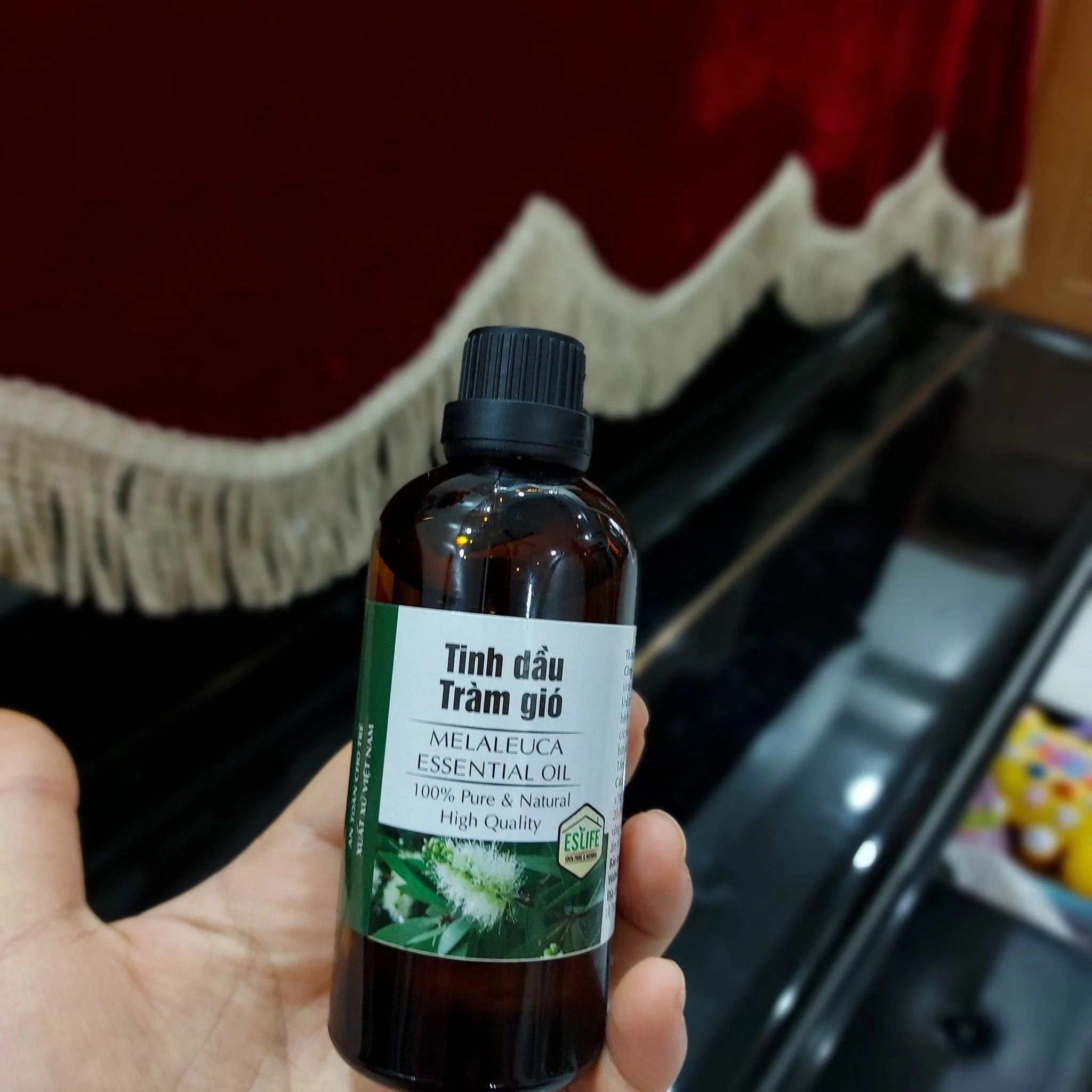 Chai tinh dầu tràm 100ml của thương hiệu Eslife Chai tinh dầu tràm 100ml của thương hiệu Eslife